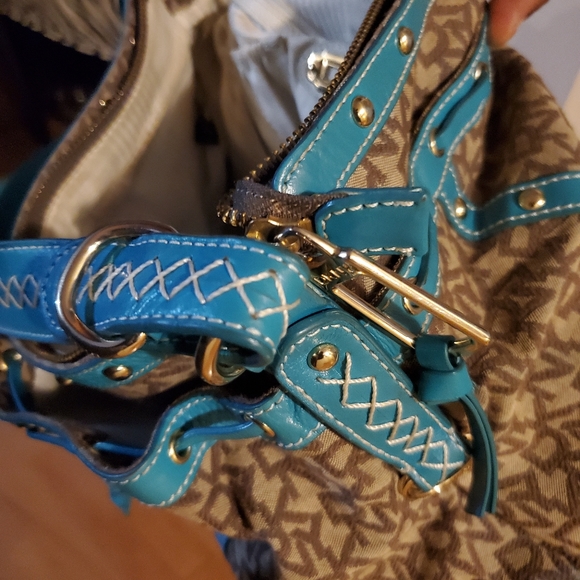 Authentic dkny handbag. - Picture 6 of 7